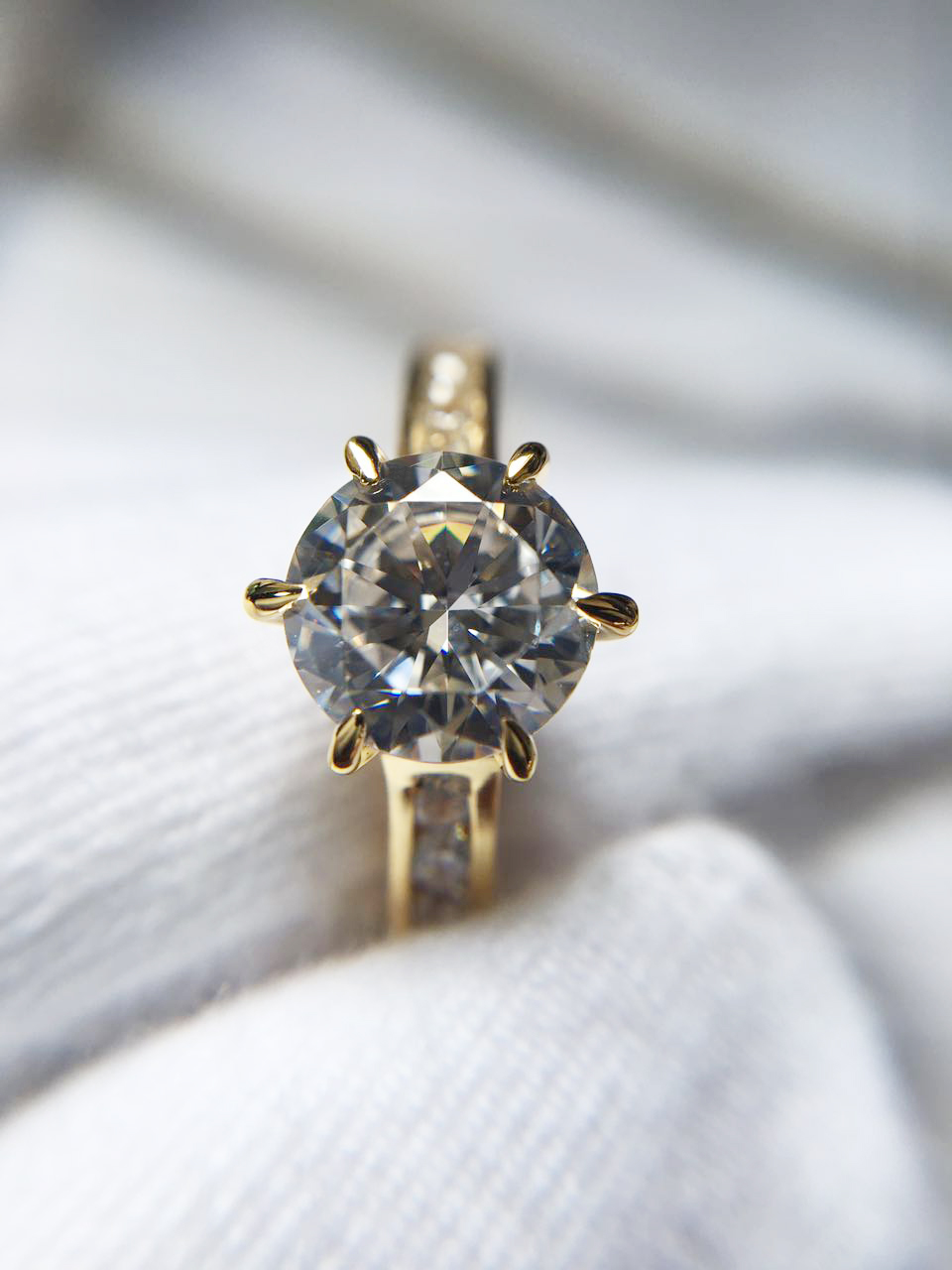 Solitaire diamond engagement ring
