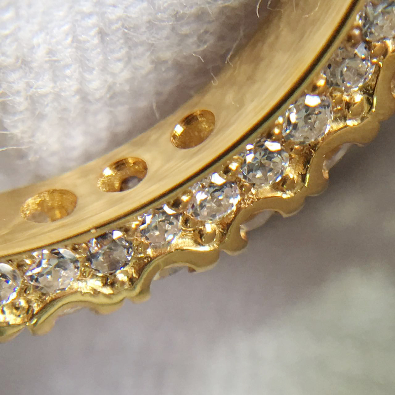 Diamond grain set shank ring