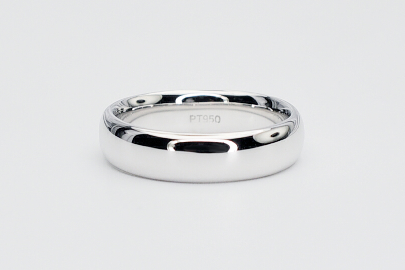 Gent's platinum wedding band